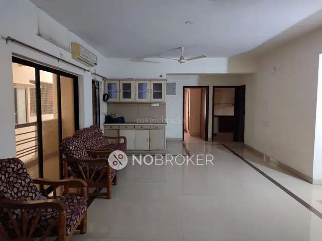 Single Room for Female In 3 BHK  In Bajaj Maruti Residency In Kondapur