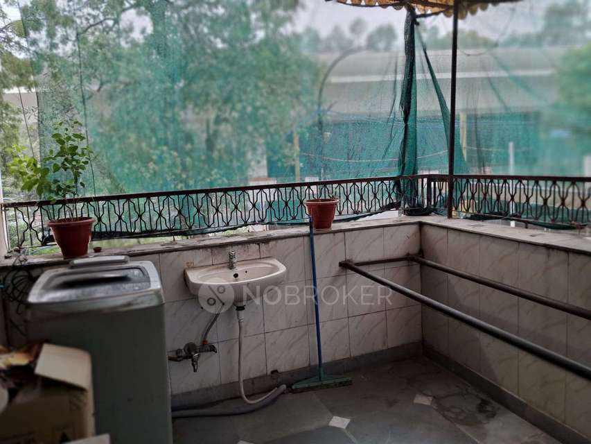 3 BHK Flat In Tower Apartment For Sale  In Pitampura Metro Station