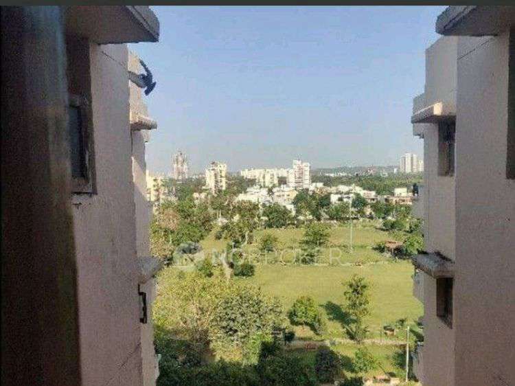 Single Room for Female In 3 BHK  In Hsiidc, Sidco Aravali Apartments In Sector 1