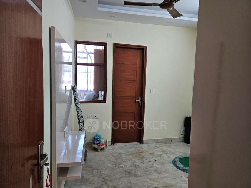 3 BHK Flat For Sale  In Shalimar Bagh