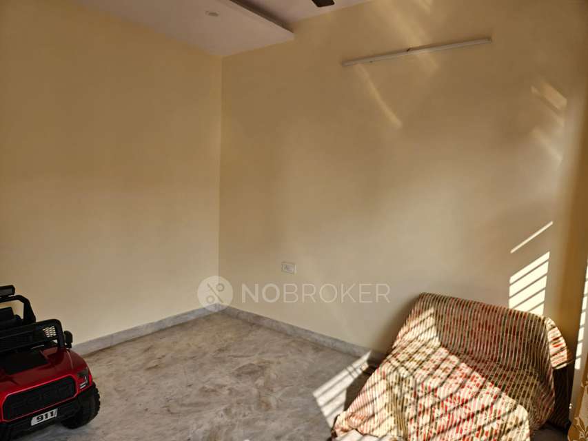 3 BHK Flat For Sale  In Shalimar Bagh