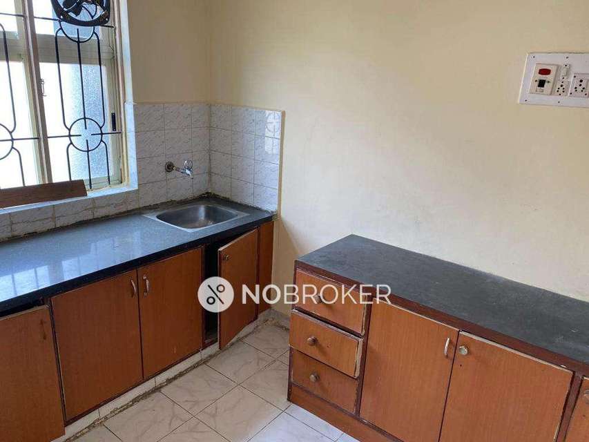 2 BHK Flat In Indira Apartment For Sale  In Jeevan Bima Nagar