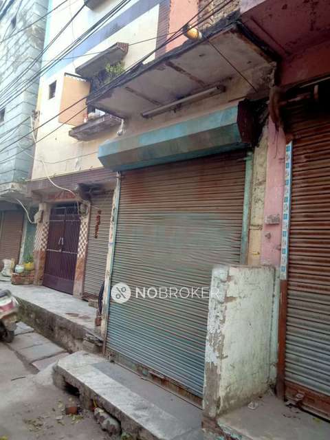 Godown/Warehouse in Geeta Colony, Delhi for Rent 