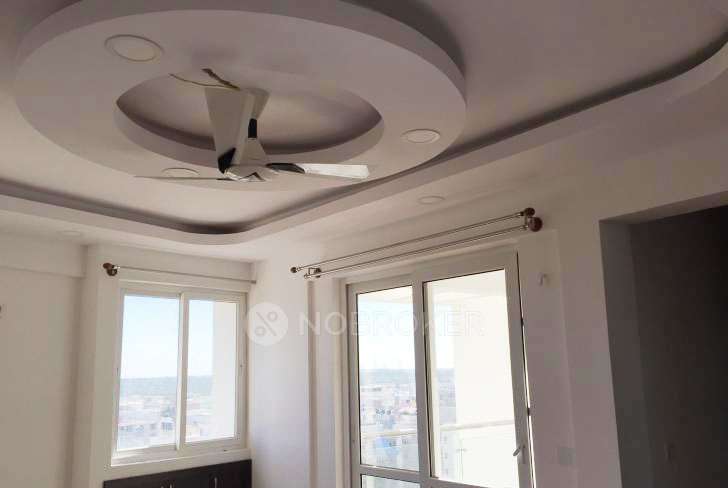 Single Room for Male In 3 BHK  In Vaswani Reserve Apartment In , Kadubeesanahalli,