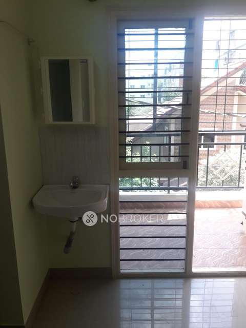 2 BHK Flat In Shreyas Crescent Apartment For Sale  In Krishnarajapura