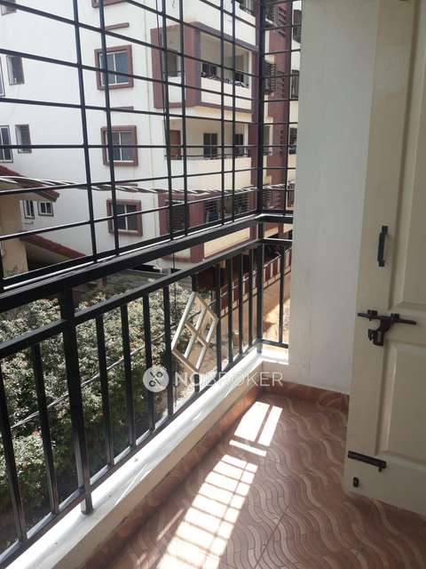 2 BHK Flat In Shreyas Crescent Apartment For Sale  In Krishnarajapura