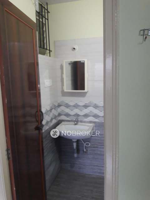 2 BHK Flat In Shreyas Crescent Apartment For Sale  In Krishnarajapura