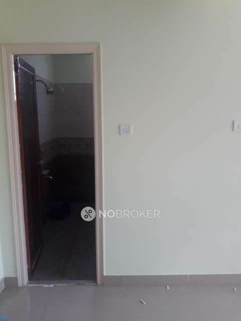 2 BHK Flat In Shreyas Crescent Apartment For Sale  In Krishnarajapura