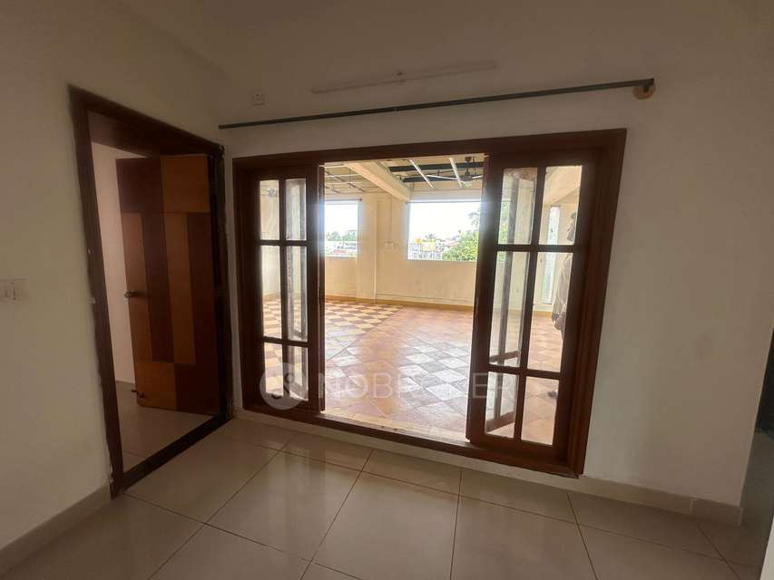 Single Room for Female In 2 BHK  In Krishna Apt In Shanti Nagar