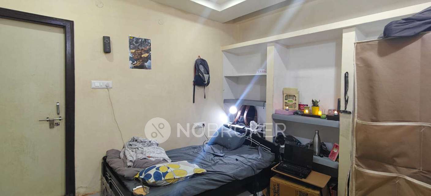 Single Room for Male In 3 BHK  In Venkanna Building In Madhapur