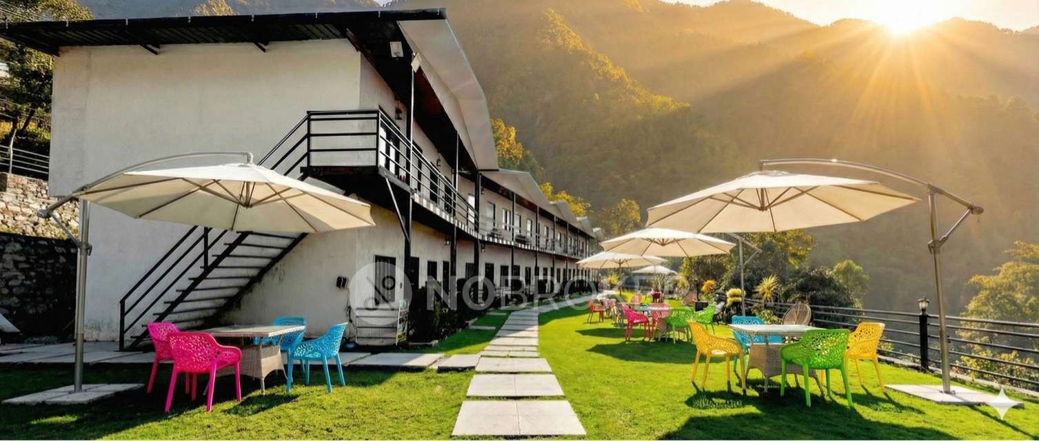 Commercial Property in Chattarpur Extension, Chhatarpur, Delhi for sale 