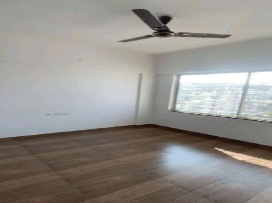 Single Room for Female In 2 BHK  In Kolte Patil Three Jewels In Katraj Kondhwa Road, Pune