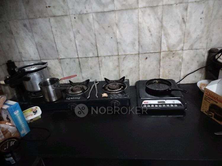 Single Room for Male In 2 BHK  In Saiprasad Building In Prabhadevi