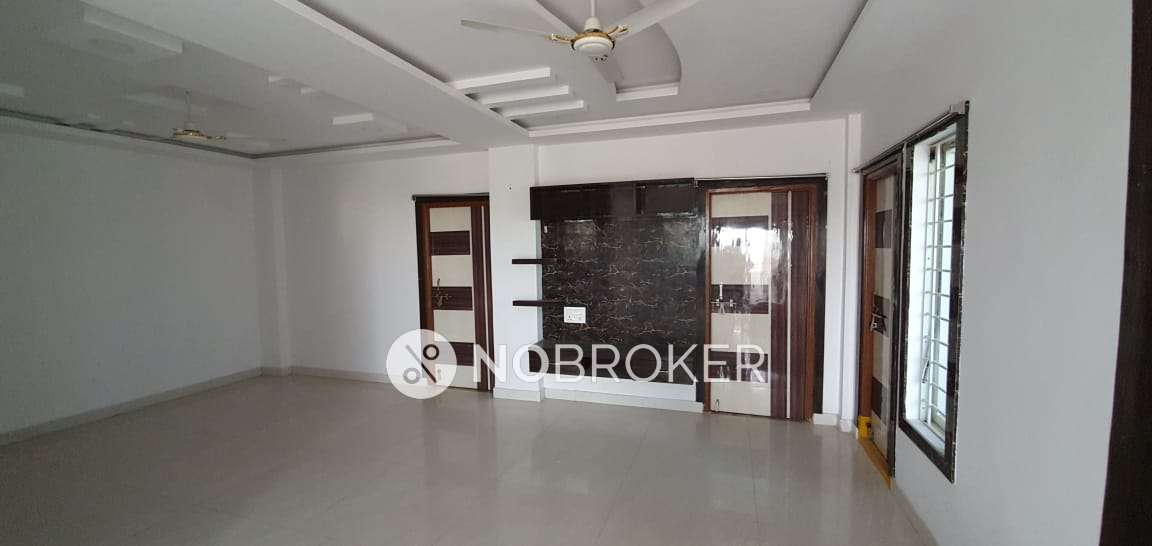 4+ BHK Flat For Sale In Borabanda