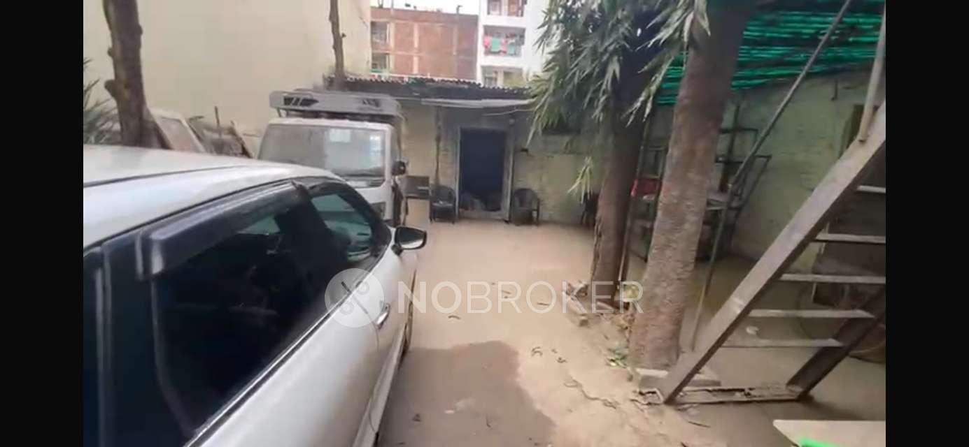 Godown/Warehouse in Kishan Garh Vasant Kunj New Delhi, Delhi for Rent 