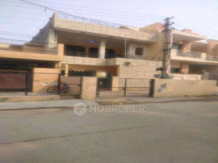 1 RK House for Rent  In Sector  10