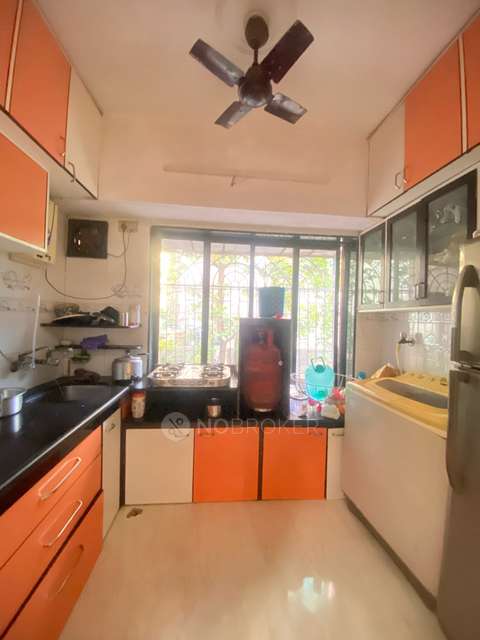 Single Room for Female In 2 BHK  In Landmark Chs, Malad West In Malad West