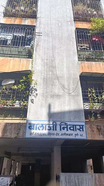 Single Room for Male In 2 BHK  In Balaji Niwas In 15613, Dhanalaxmi Society, Manik Baug, Vadgaon Budruk, Pune, Maharashtra 411051, India