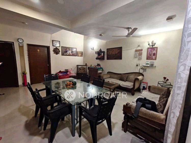 Shared Room for Female In 4+ BHK  In Sector 20