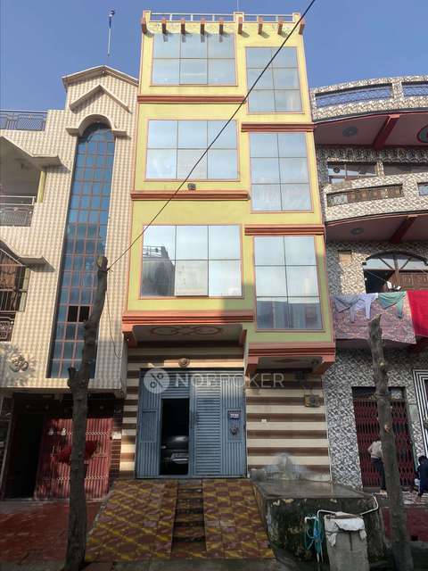 4+ BHK Flat For Sale  In Loni