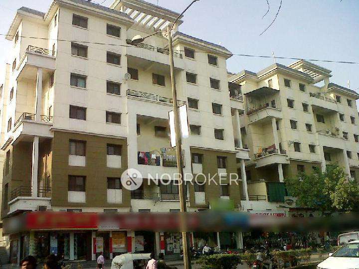Single Room for Female In 2 BHK  In Shanti Niketan Society, Magarpatta Road, North Hadapsar, Pune In Hadapsar