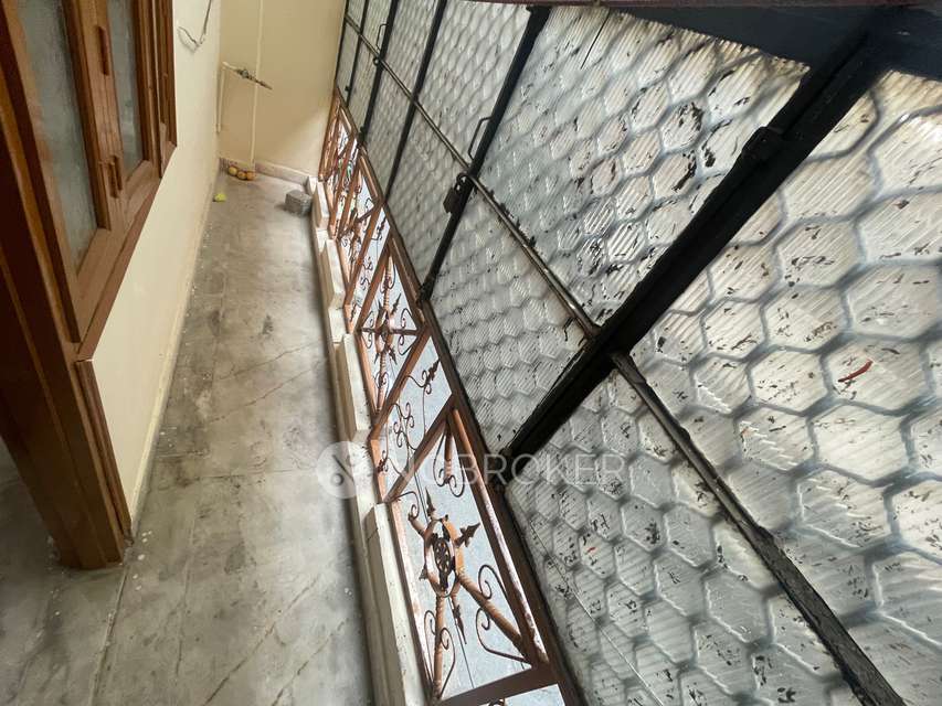 2 BHK Flat In C Block For Sale  In Pandav Nagar C Block