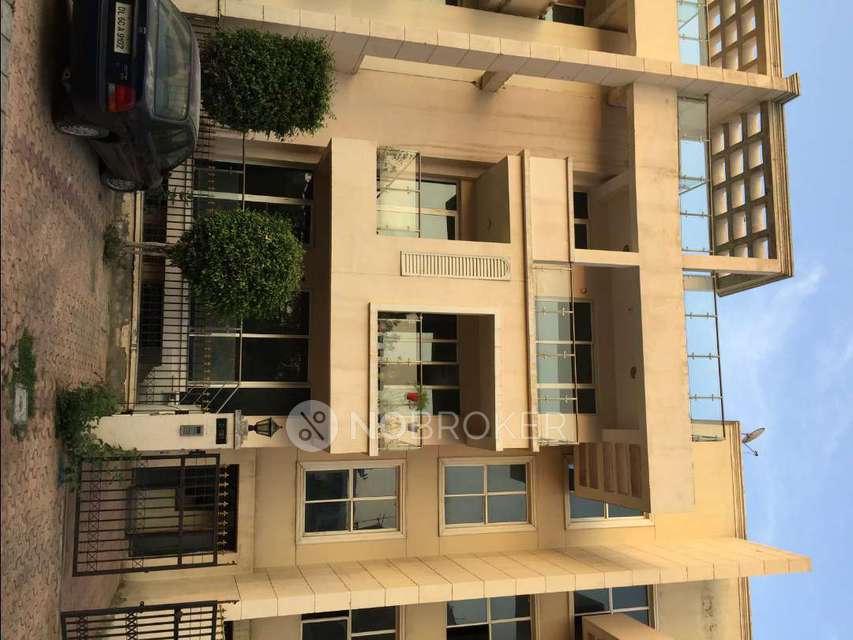 Single Room for Male In 4 BHK  In Ansal Esencia In Sector 67