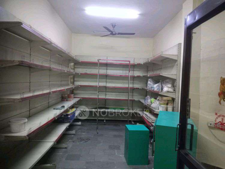 Commercial Property in Vasundhara Enclave, Delhi for Rent 
