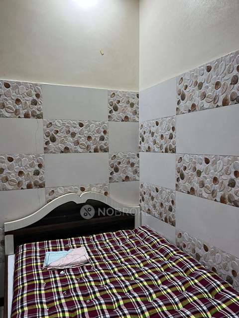 Single Room for Female In 3 BHK  In Sion West