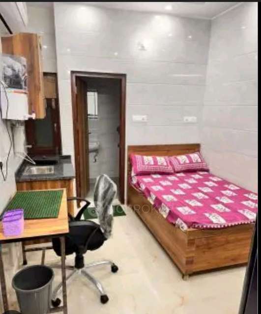 Single Room for Female In 1 BHK In Sector 68
