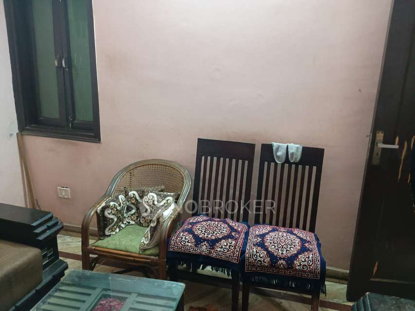 2 BHK Flat In Rani Bagh, Pitam Pura For Sale  In Pitam Pura