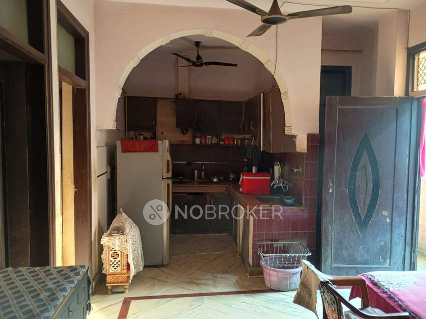 2 BHK Flat In Rani Bagh, Pitam Pura For Sale  In Pitam Pura