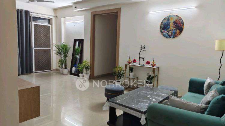 Single Room for Female In 3 BHK  In Jaypee Klassic Heights  In Sector 134, Noida
