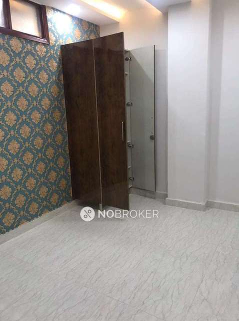 3 BHK Flat In Standalonebuilding For Sale  In Uttam Nagar