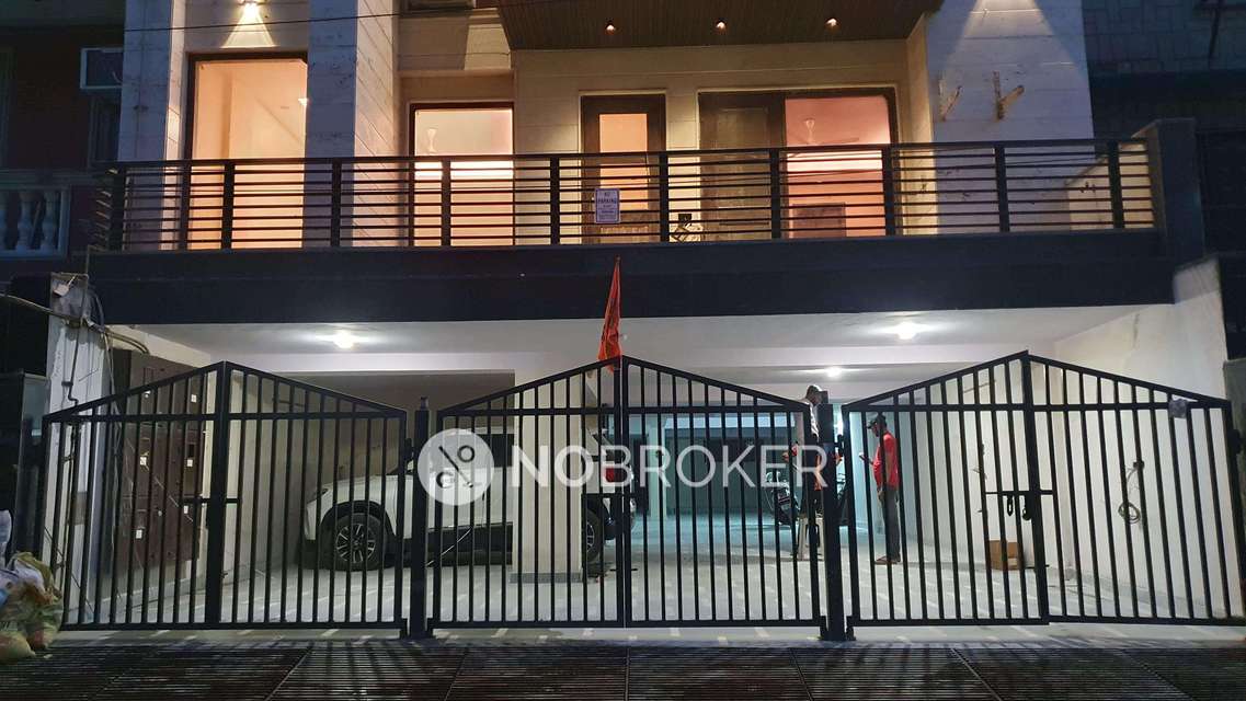 4 BHK Flat For Sale  In Paschim Vihar