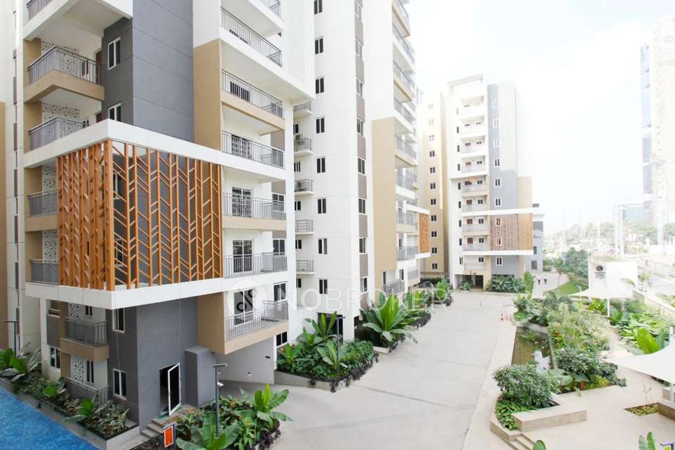 Single Room for Female In 3 BHK  In Alekhya Palm Woods In  Nanakramguda