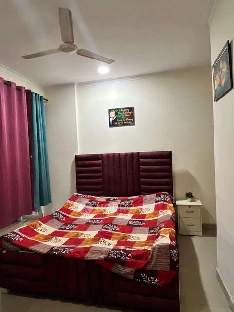 Single Room for Female In 2 BHK  In Gaur City 1 In Sector 4 