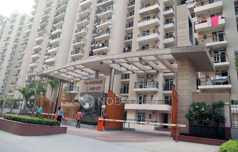 Single Room for Female In 2 BHK  In Gaur City 1 In Sector 4 