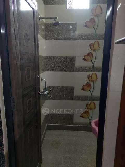 PG for Girls in Uttam Nagar West Metro Station