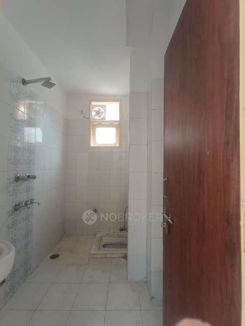 2 BHK Flat In Devli Khanpur For Sale  In Khanpur