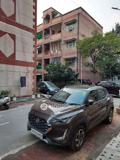 3 BHK Flat In Shatabdi Vihar for Rent  In  Sector 52, Noida