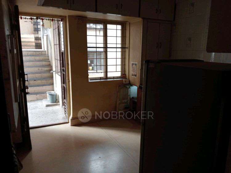 Shared Room for Female In 1 BHK  In Narayan Peth Pune In Patrya Maruti Chowk