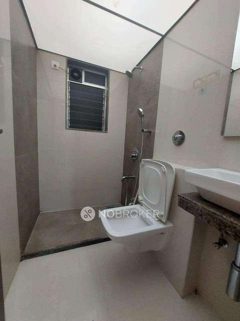 2 BHK Flat In Viraaj Chsl For Sale  In Malad East