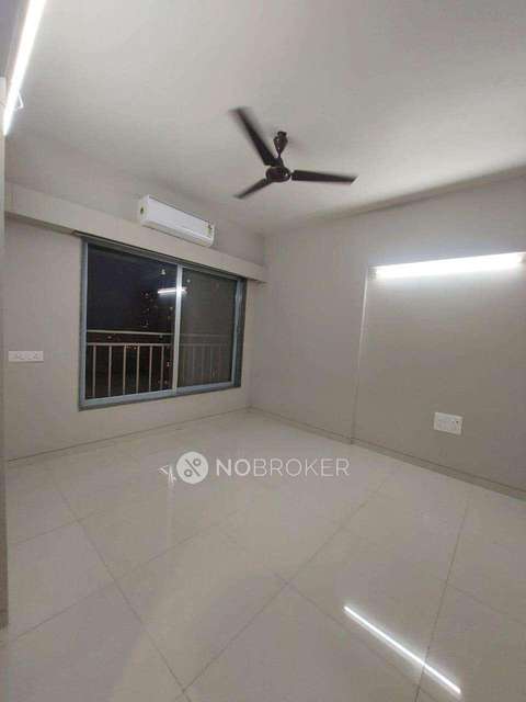 2 BHK Flat In Viraaj Chsl For Sale  In Malad East