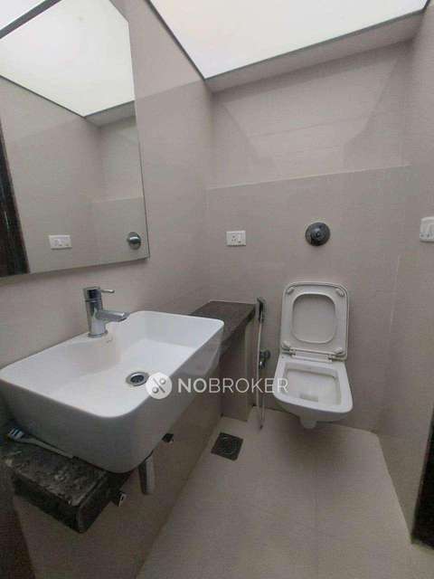 2 BHK Flat In Viraaj Chsl For Sale  In Malad East