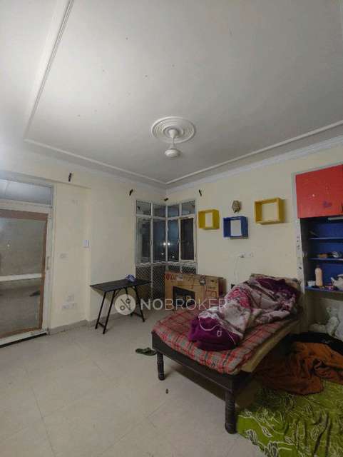 Single Room for Male In 4 BHK  In Supertech Czar Suits In Sector, Next To Gaur Atulyam, Omicron I, Greater Noida, Uttar Pradesh 201310, India