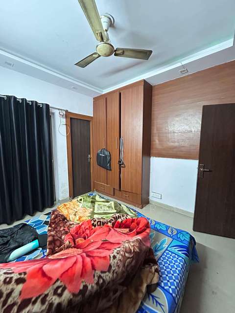 Single Room for Male In 3 BHK  In  Nimbus 1 In Chi V,