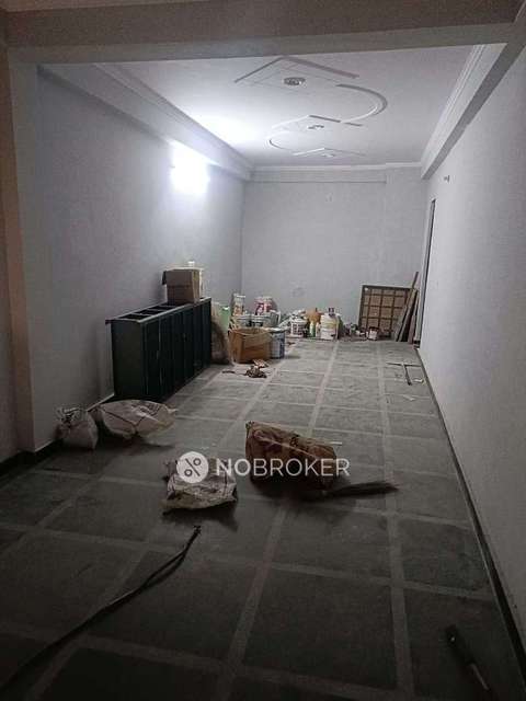 Shop in Ganesh Nagar, Delhi for sale 