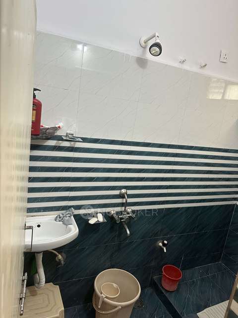 2 BHK Flat In Land Mark Residency For Sale  In Malakpet