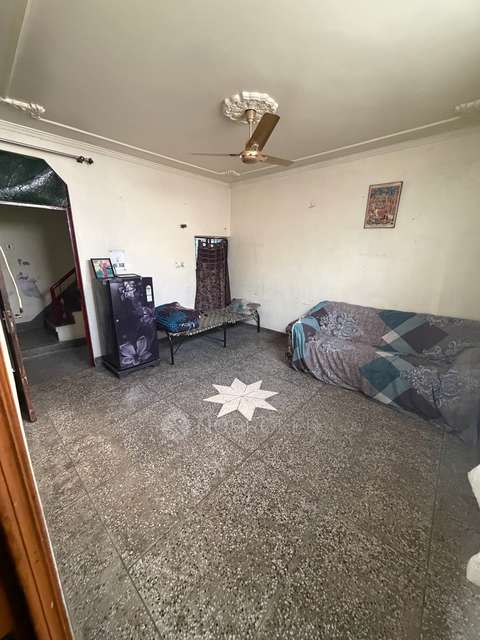 Shared Room for Male In 1 BHK  In Kanhaiya Nagar